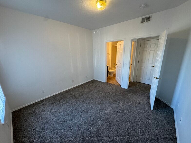 Building Photo - 3875 Strawberry Field Grv
