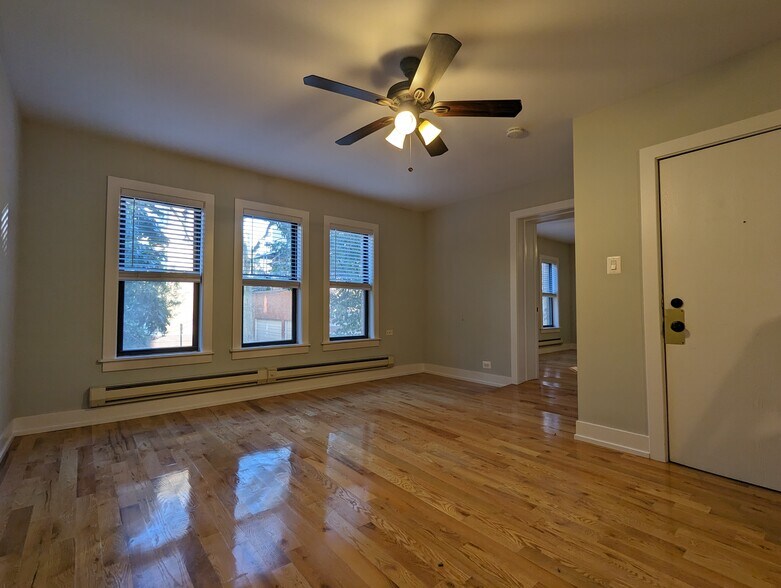 Building Photo - 813 W Cornelia Ave