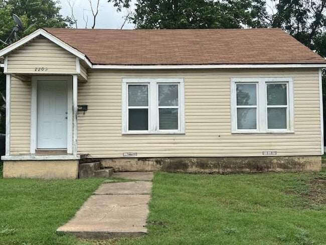 Primary Photo - 2209 Homan Ave