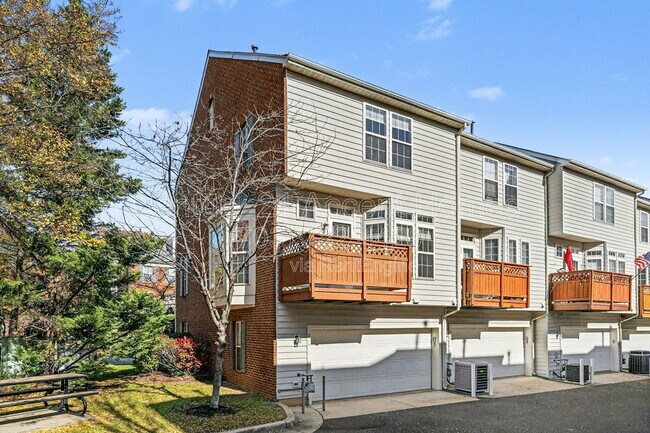 Building Photo - 716 Scarburgh Way