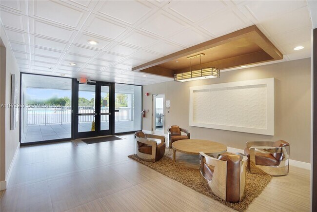 Building Photo - 3675 N Country Club Dr