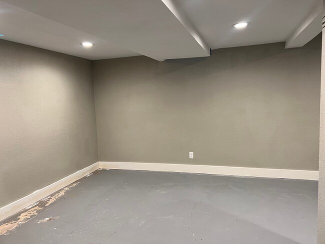 Building Photo - 7720 E Clay St