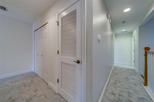 Building Photo - 270 Valencia Cir