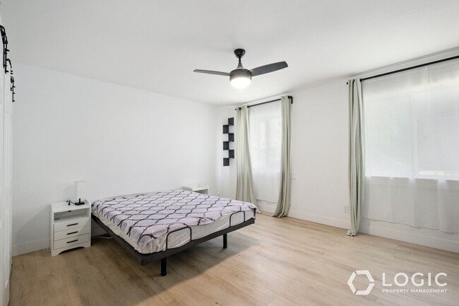 Building Photo - Beautiful Spacious Home with a Fully fence...