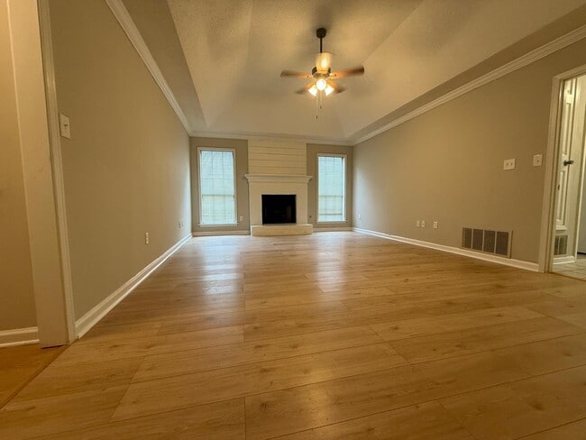 Building Photo - 3916 Elm Ave