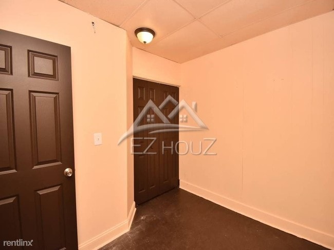 Building Photo - 3814 W Cold Spring Ln