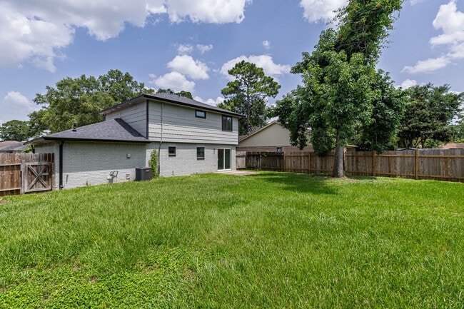 Building Photo - 12223 Kingslake Forest Dr