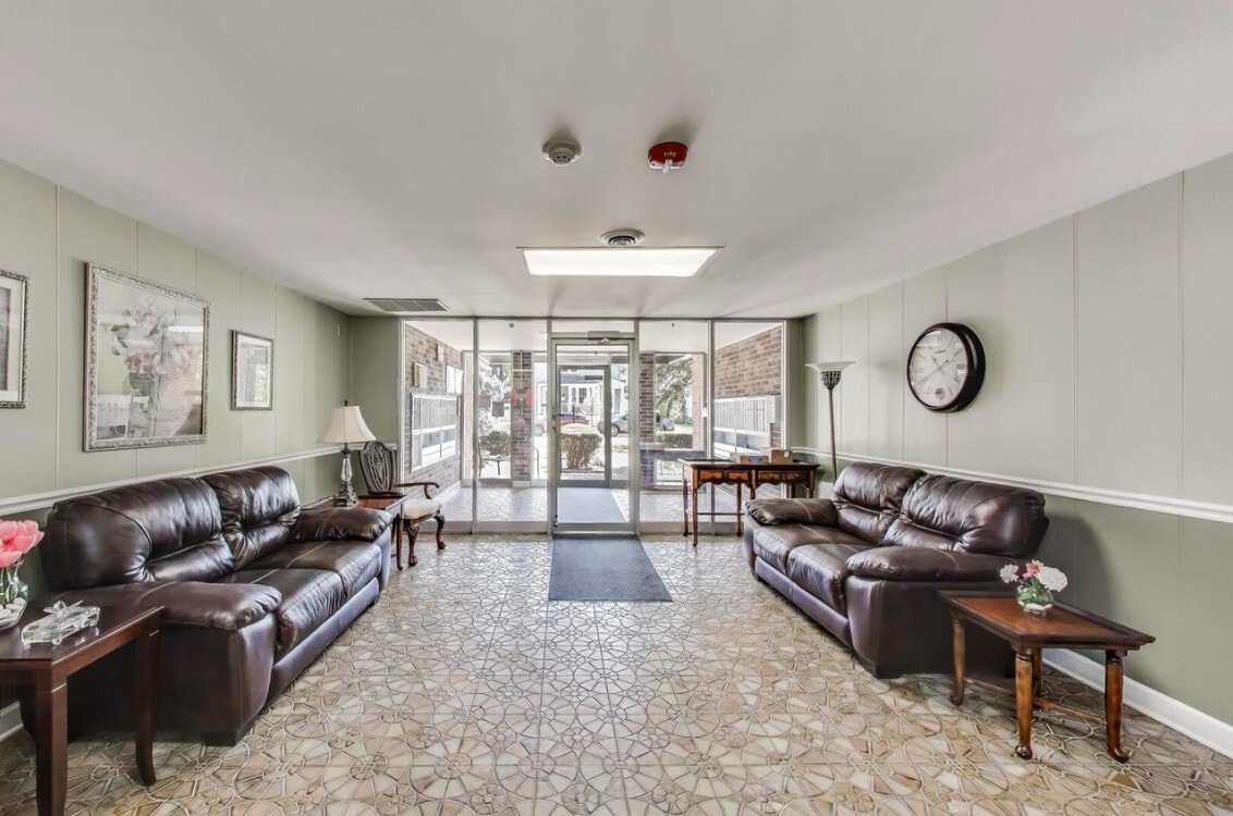 Building Lobby and Mailbox - 110 S Dunton Ave