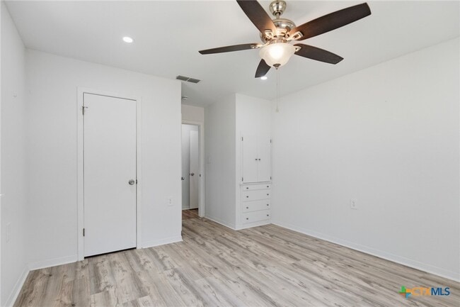 Building Photo - 1307 Summit Dr