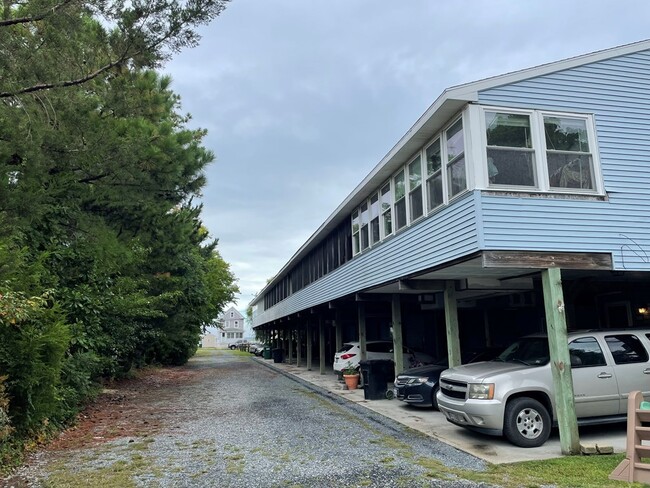 Building Photo - 7073 Bond St