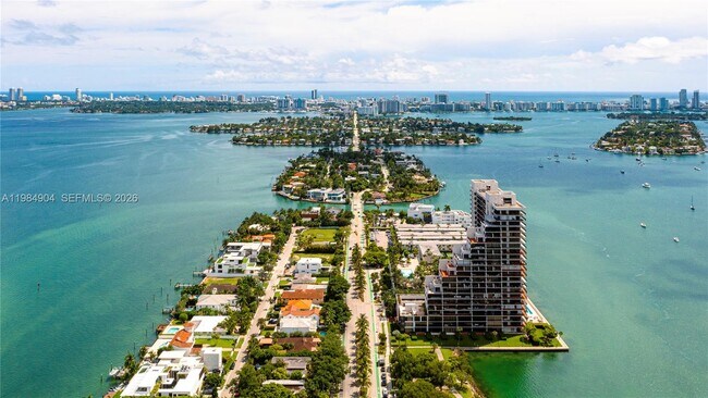 Building Photo - 1000 Venetian Way