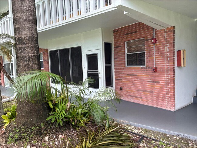 Building Photo - 141 NE 10th Ave