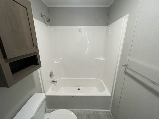 Building Photo - 17 Meadowlark Ln