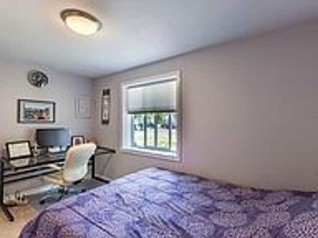 Building Photo - Tastefully Updated 3bd 1 bath home with la...