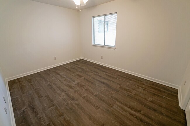 Building Photo - 251 S Villas Ct