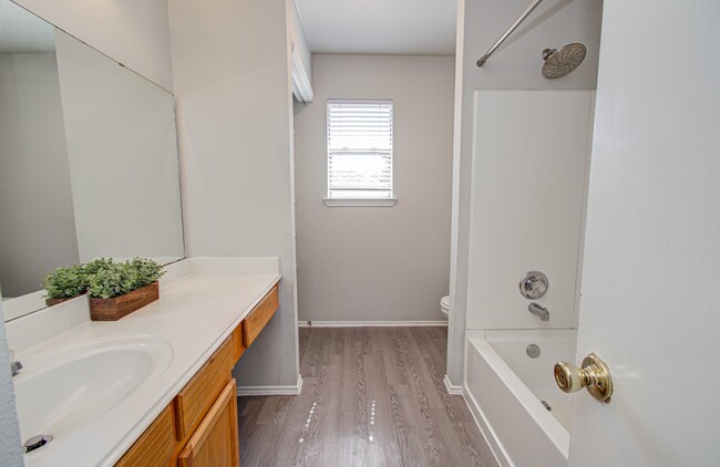 Building Photo - 16126 Coleburn Dr