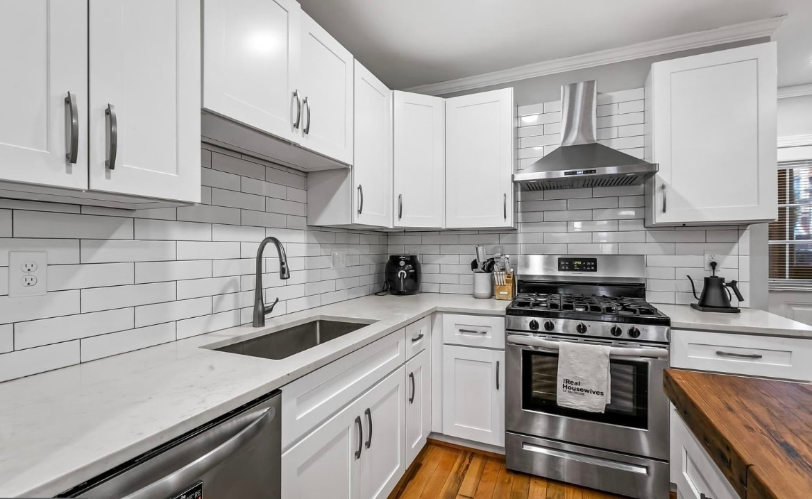Kitchen - 106 E Clement St