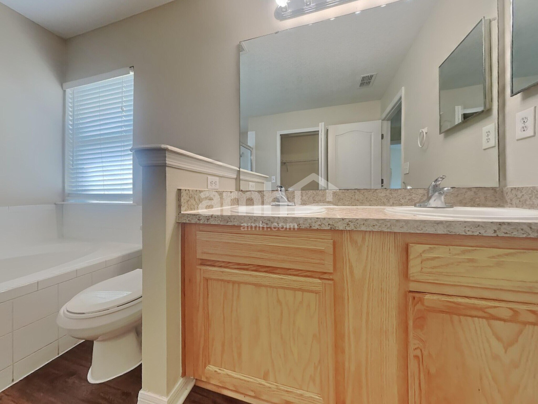 Building Photo - 10072 Lancashire Dr