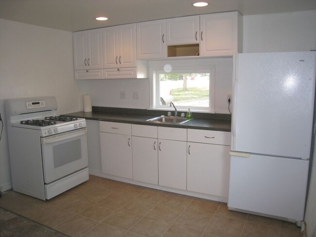 Building Photo - 2105 3rd Ave