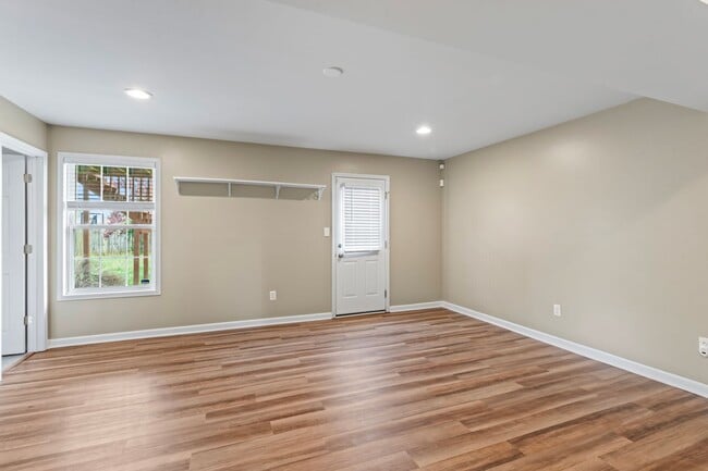 Building Photo - 5912 Mercury Dr