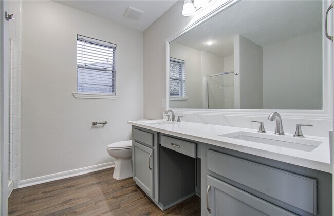 Building Photo - 16218 Hilton Head Ln