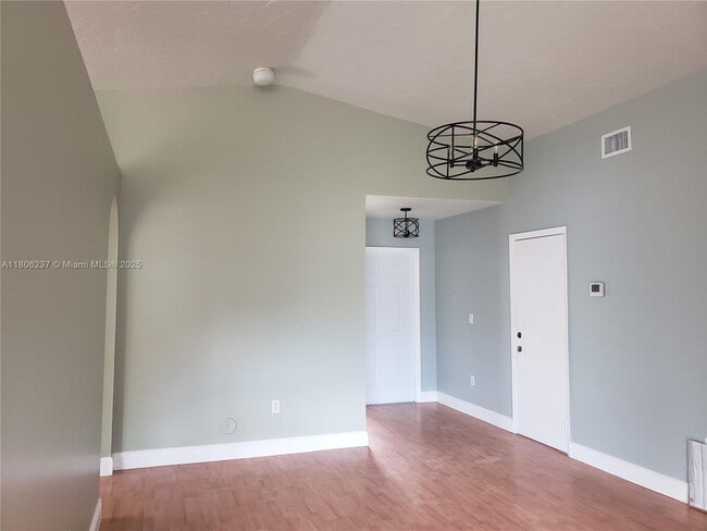 Building Photo - 14617 SW 123rd Ave