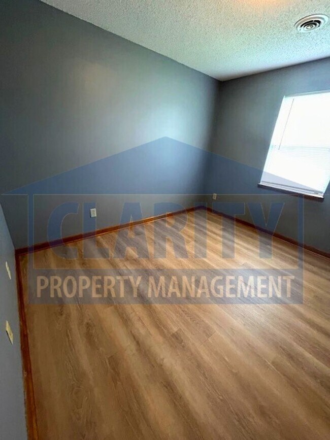 Building Photo - Single Family Home with a Spacious Yard!