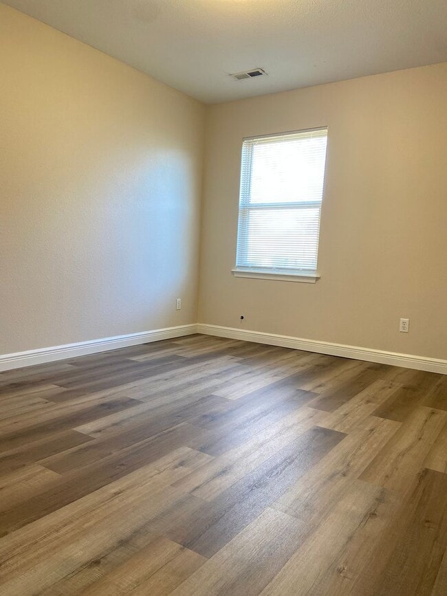 Building Photo - Single-Family Home in Evergreen Ridge, Hollister