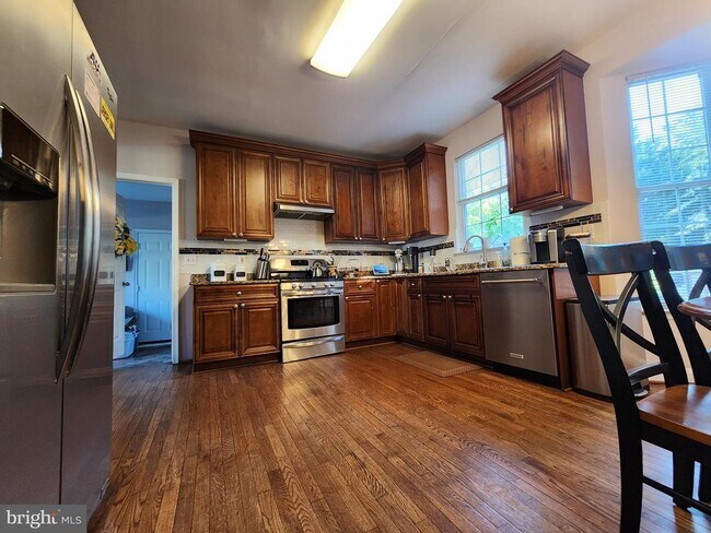 Building Photo - 885 Caren Dr