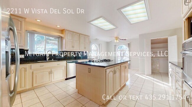 Building Photo - 2211 W Vista Del Sol Dr