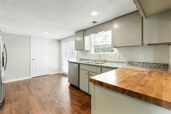 Building Photo - 45 Pointer Ct