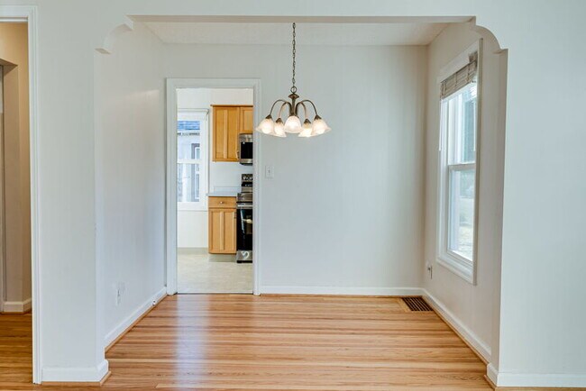 Building Photo - 1937 NE Dekum St