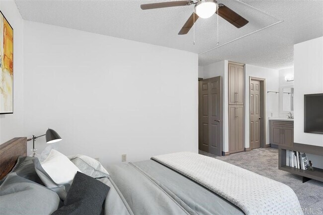 Building Photo - Modern 3 Bedroom, 2 Bath Completely Remodeled Condo