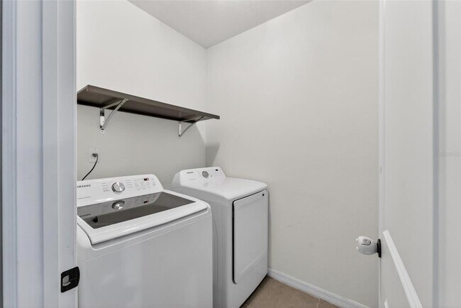 Building Photo - 11176 Leland Groves Dr