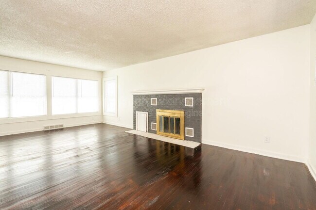 Building Photo - 1700 N Harvard Ave