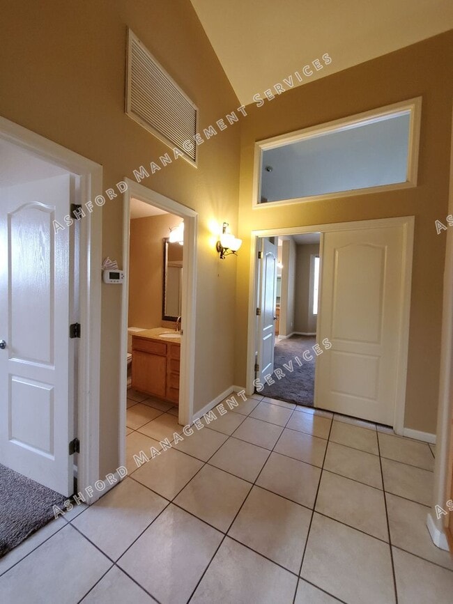 Building Photo - 3 BEDROOM WITH POOL NORTH SCOTTSDALE