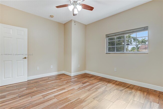 Building Photo - 7627 E Stonecreek Cir