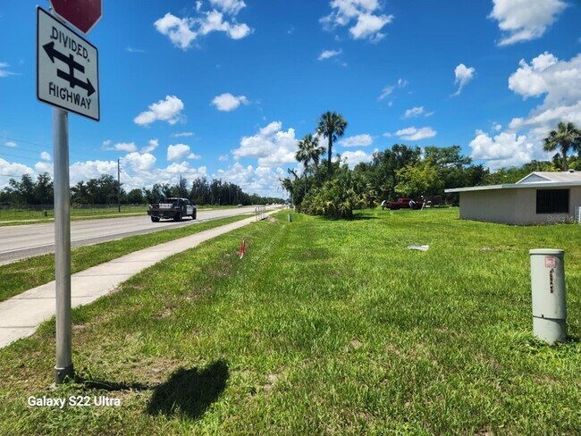 Building Photo - 1821 Los Pinos Rd