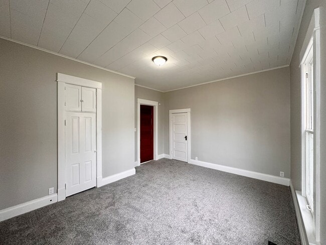 Building Photo - Updated 2-Bedroom Home with Modern Upgrade...