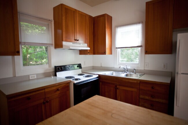 Building Photo - 116 Creel St