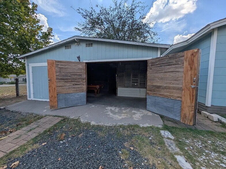 Building Photo - 890 Josephine St