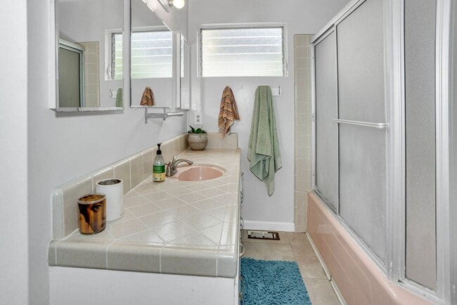 Building Photo - Adorable cottage in Ocean Beach!