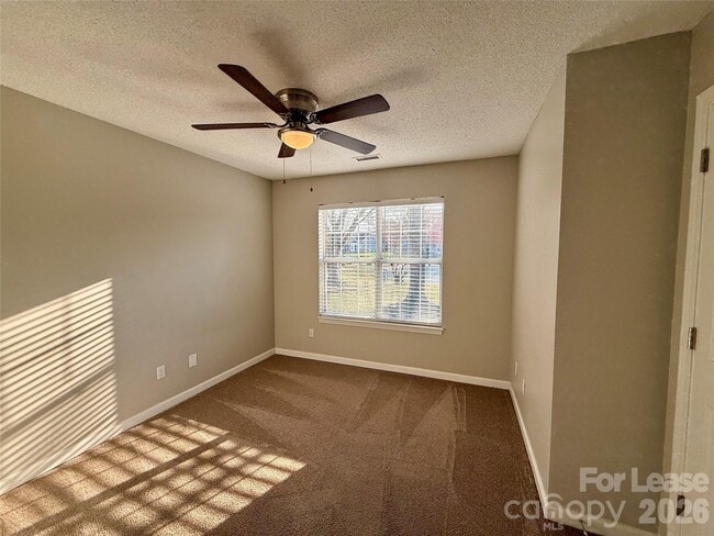 Building Photo - 142 Green Dragon Ct