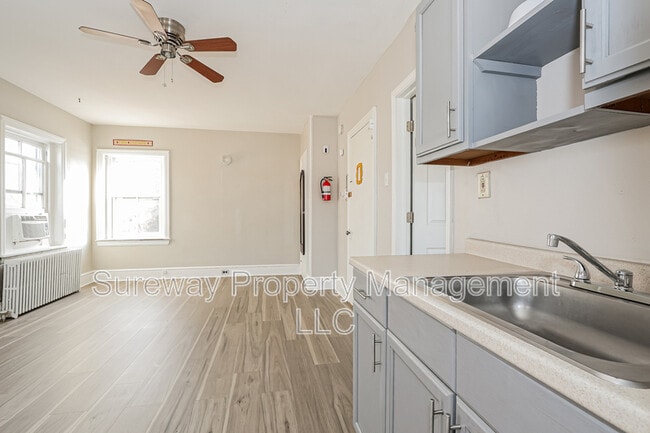 Building Photo - 212 E Broad St