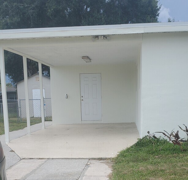 Building Photo - 131 SE Serenata Ct