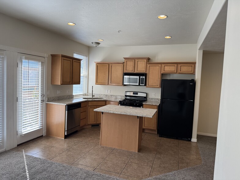 Building Photo - 908 N Shepard Creek Pky