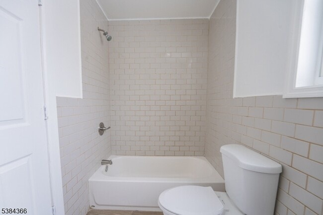 Building Photo - 296 N Clinton St