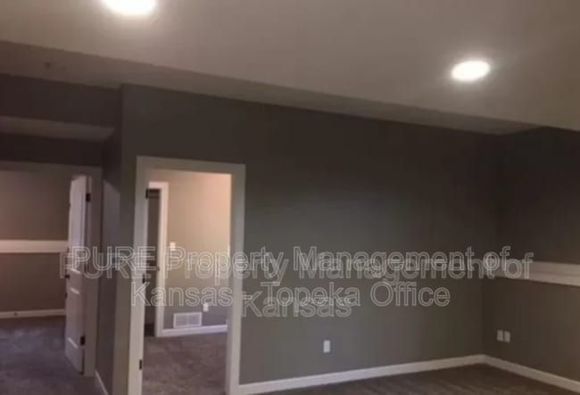 Building Photo - 4425 SE Gemstone Ln