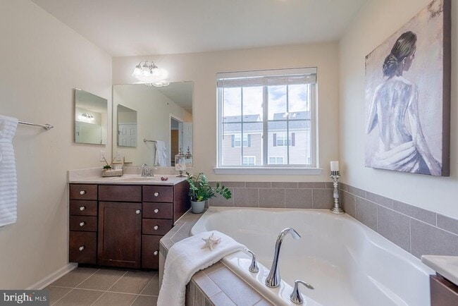 Building Photo - 43376 Town Gate Square