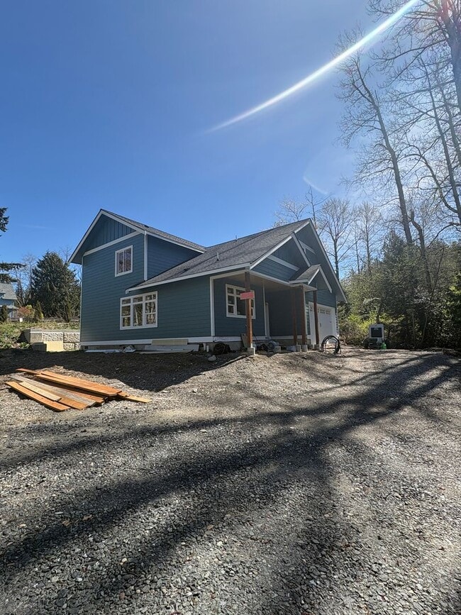 Building Photo - Brand New - Big 5 bedroom House